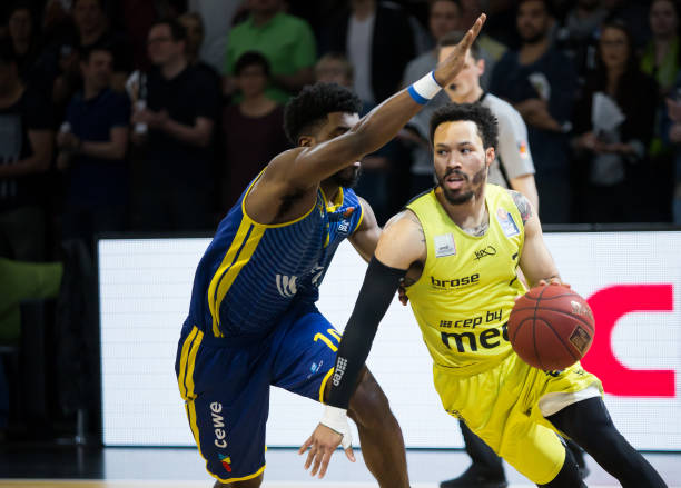 人瞩目的成 人瞩目的成