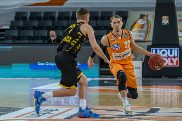 将在比赛中 将在比赛中