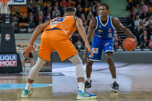 底角防空气 底角防空气